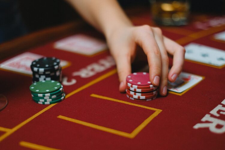 satse i forskjellige størrelser i pokerspill